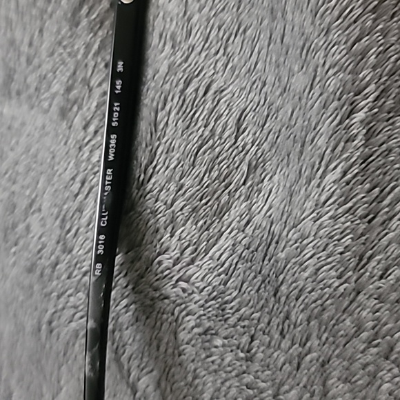 Ray-Ban RB3016 Clubmaster Black Polarized Sunglasses With Case - Picture 5 of 9